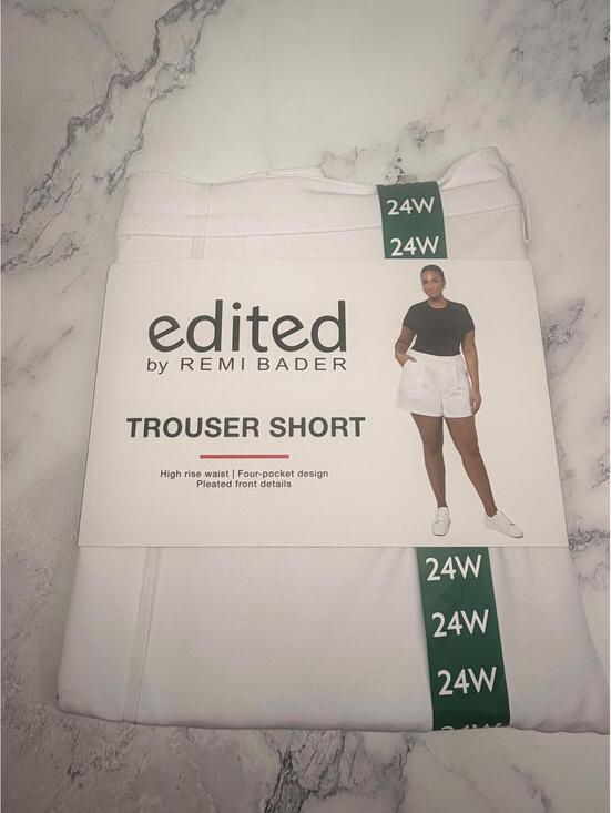 Edited by Remi Bader Pants - Edited by Remi Bader Trouser Shorts 24W White High Rise Pleated NWT Plus Size